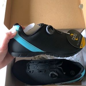 NWT Garneau SPIN SHOES fits most Sized 9.5/10 Women